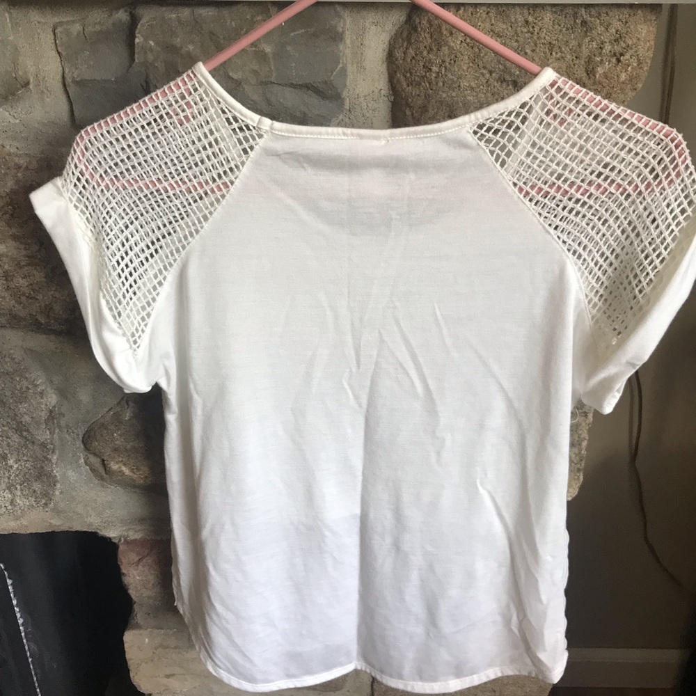 5/25$ White Short Sleeve Shirt - Picture 2 of 3